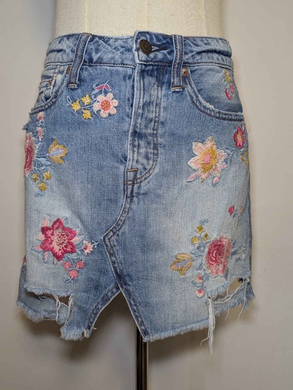 2010 Embroidered Floral Light Wash Denim Mini Skirt
